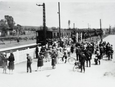 Chenois- train au PN.jpg